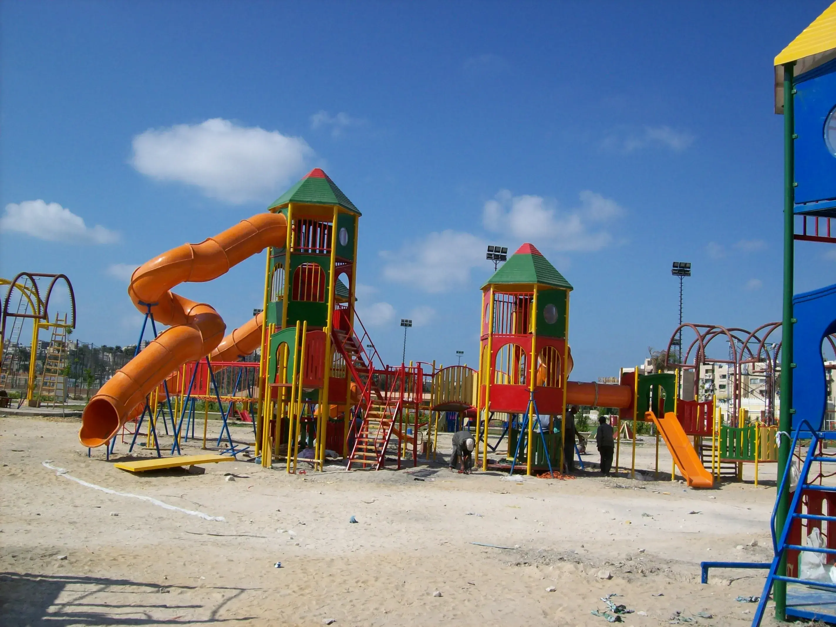 جدار تسلق خارجي من تكنو فيبر | هيكل لعب آمن، ملون، وبدون صيانة thumbnail 2