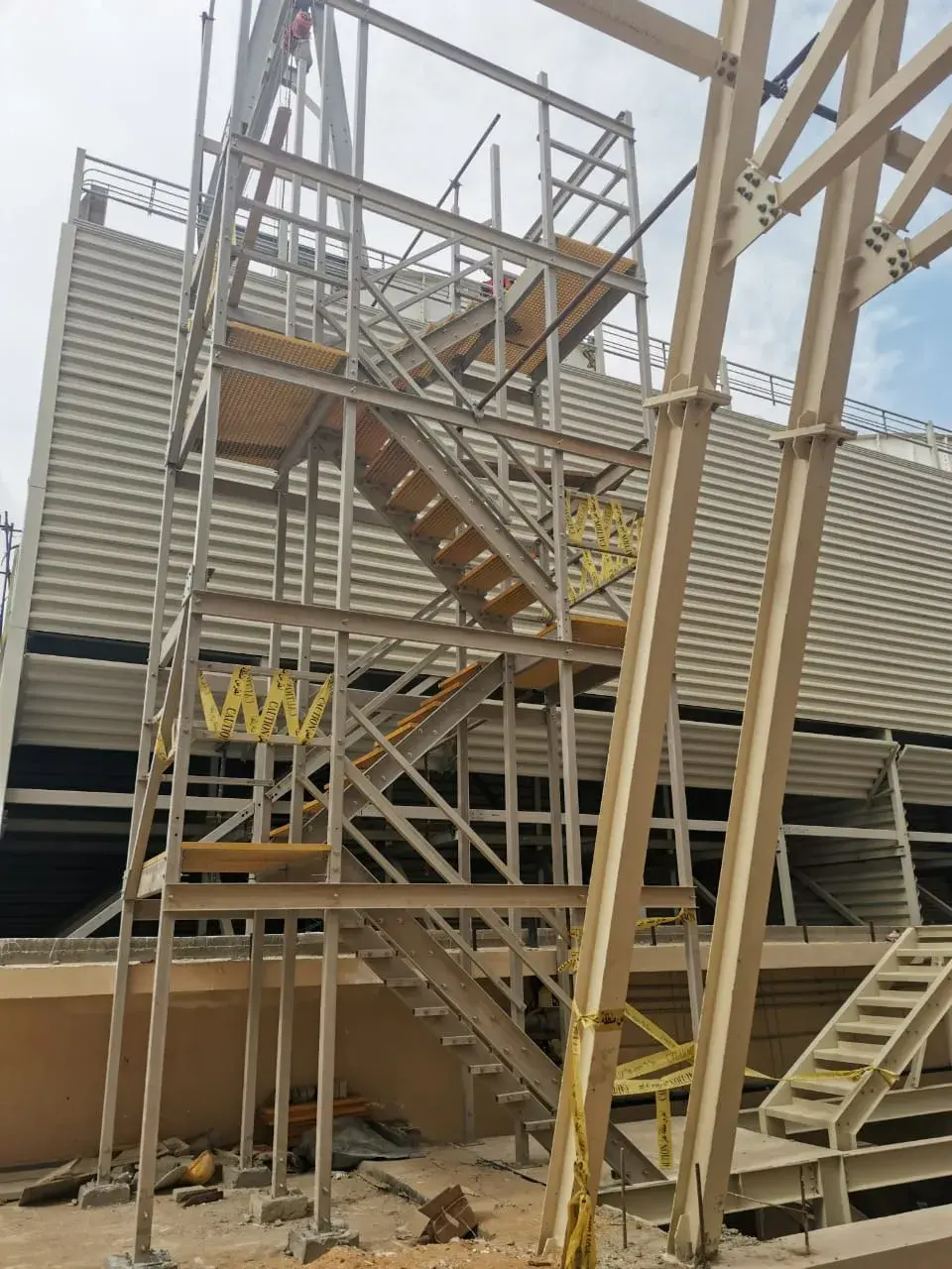 أنظمة سلالم جاهزة من FRP | حلول آمنة وقليلة الصيانة للمباني العامة thumbnail 5