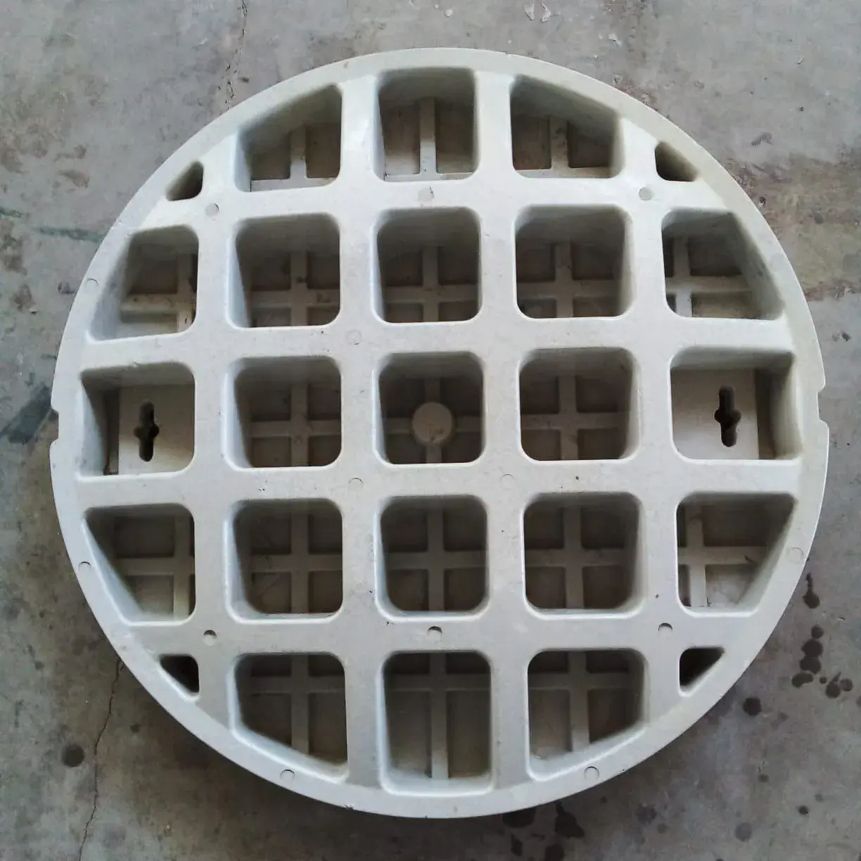 غطاء صرف صحي خفيف من FRP | آمن، مقاوم للسرقة، وغير موصل thumbnail 5