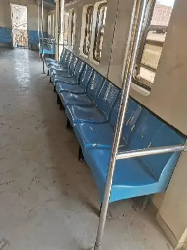 مقاعد ركاب من FRP لأنظمة المترو والسكك الحديدية | تصميم مقاوم للحريق وملائم للجسم thumbnail 2