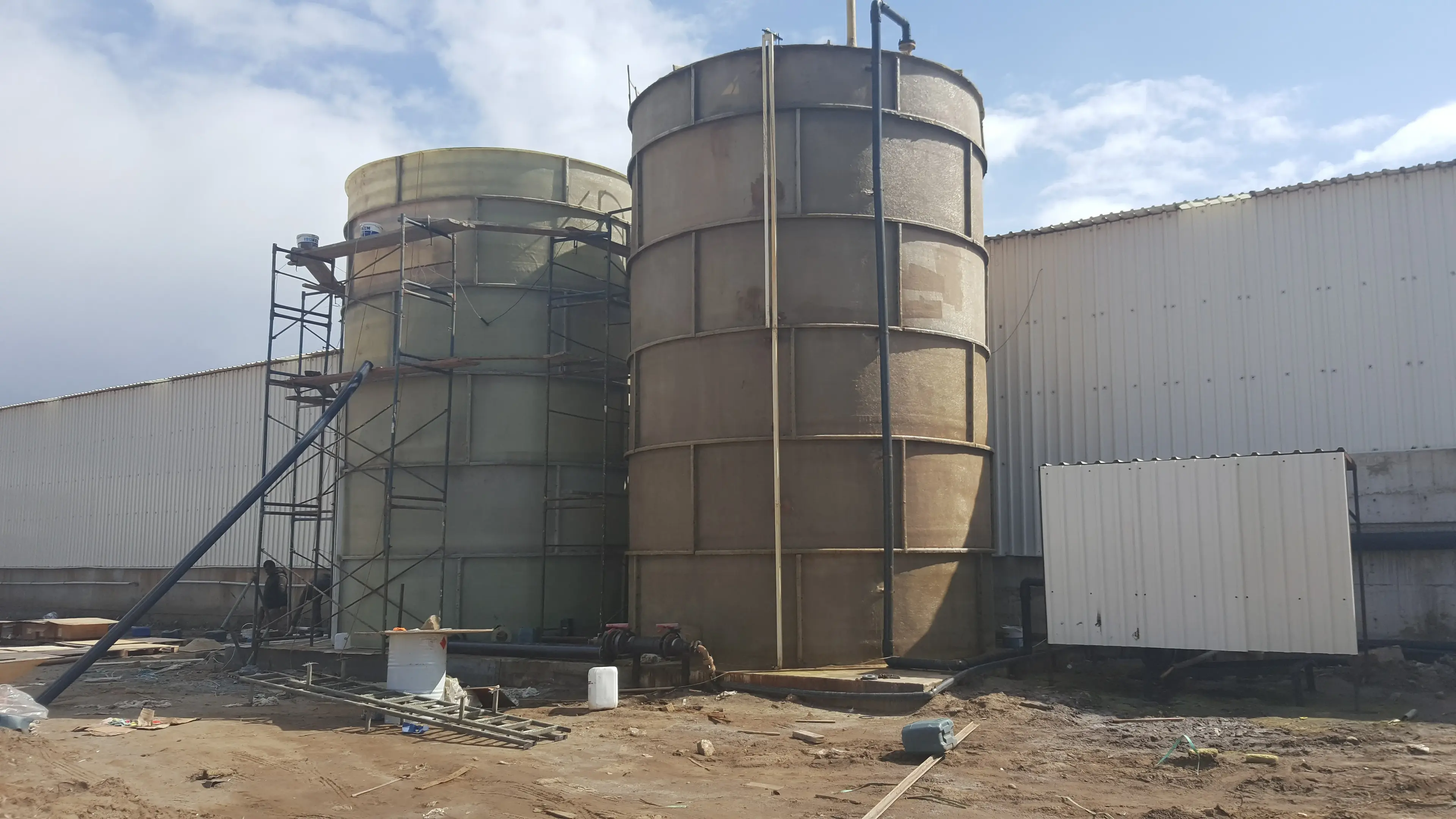 خزانات رأسية من FRP لتخزين المياه | مثالية لمحطات المعالجة والصناعات الكيميائية thumbnail 3