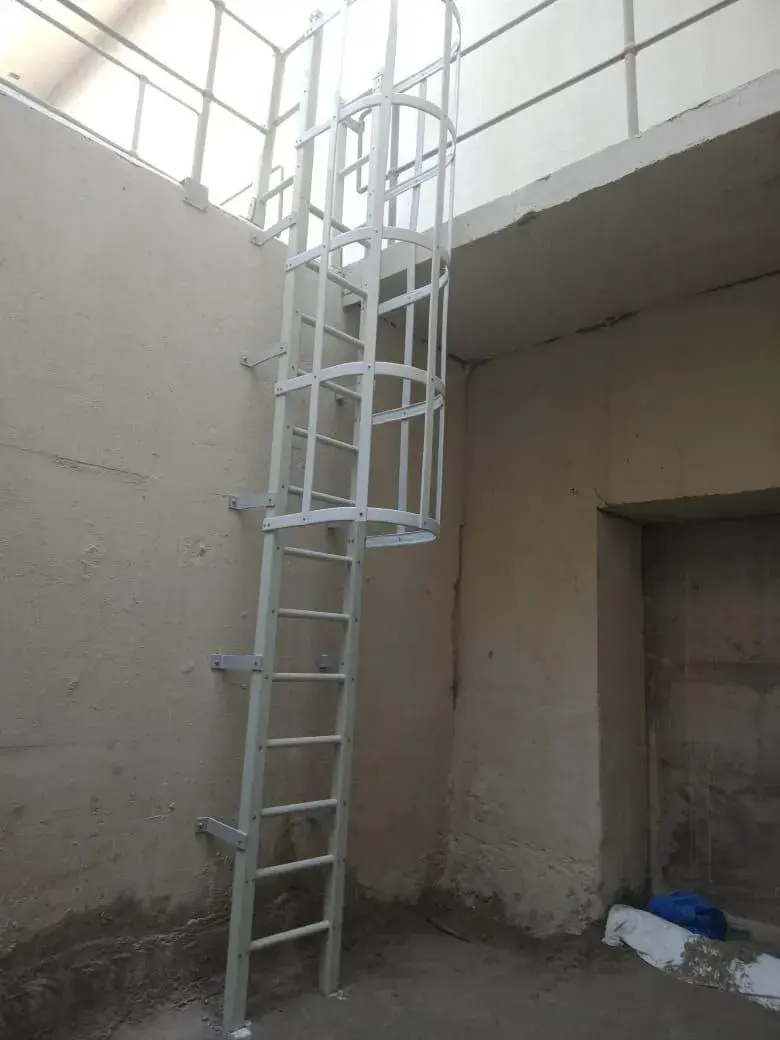 سلالم فيبر جلاس متنوعه